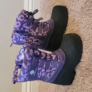 Toddler snow boots. Size 9